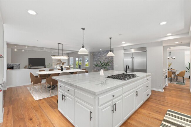 Building Photo - 512 S Granados Ave