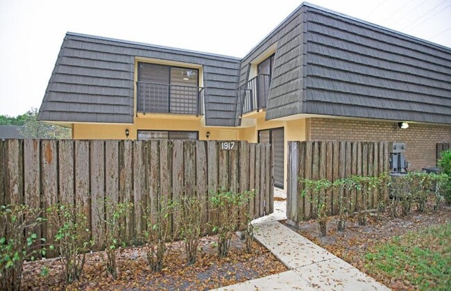 Building Photo - 1917 19th Way