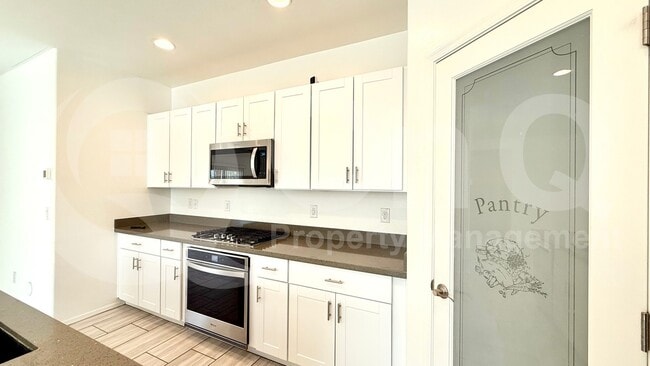 Building Photo - 40142 W Crane Dr