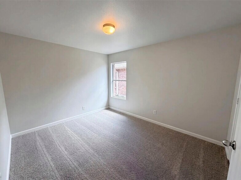Building Photo - 8849 Sun Haven Way