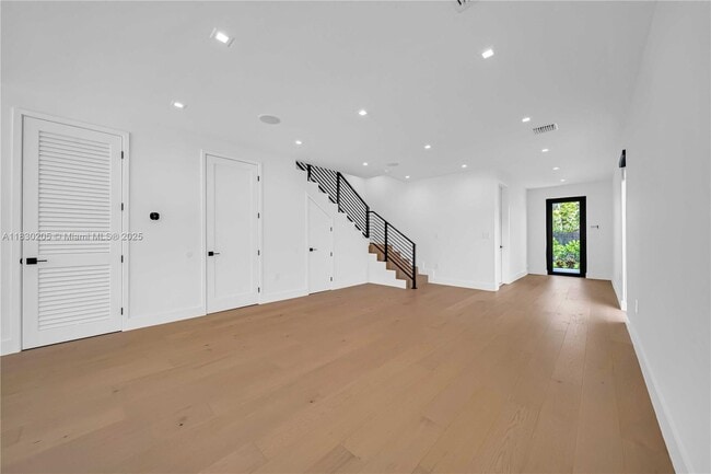 Building Photo - 2710 SW 34th Ave