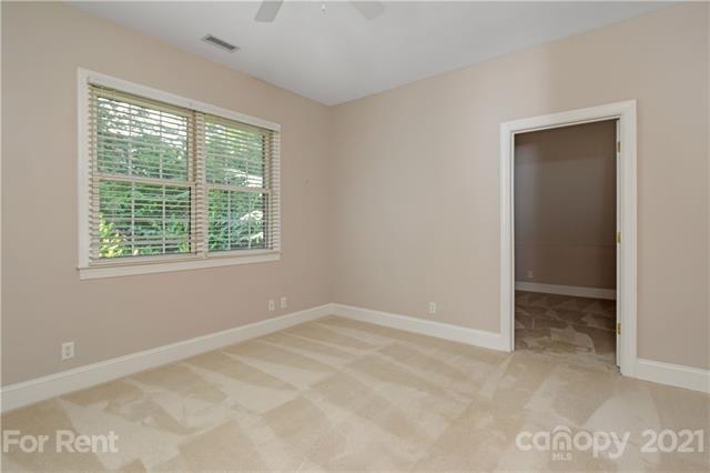 Building Photo - 904 Woodvine Rd