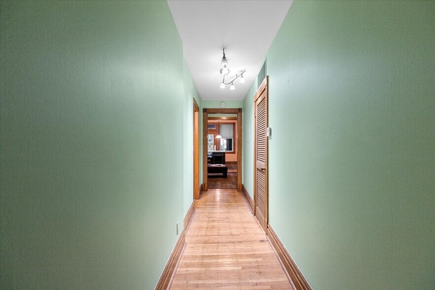 Building Photo - 505 W Fullerton Pky