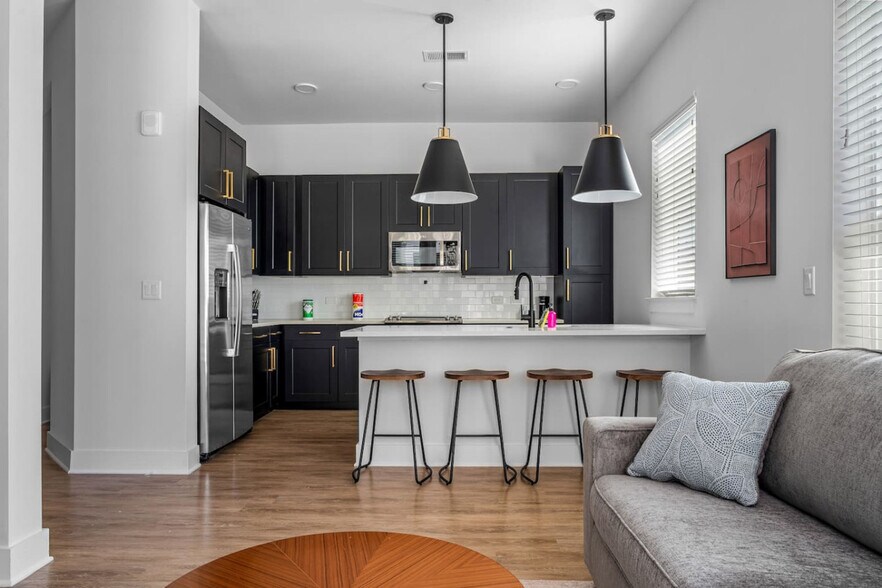 Building Photo - 3302 W Gray St