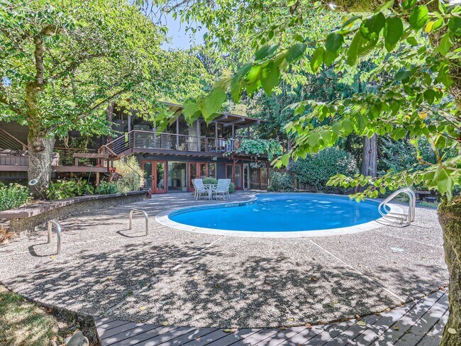 Primary Photo - 4bd/3ba Kirkland House