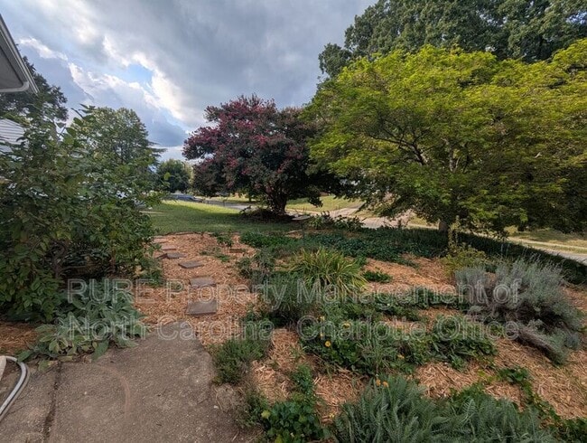 Building Photo - 1638 Academy St