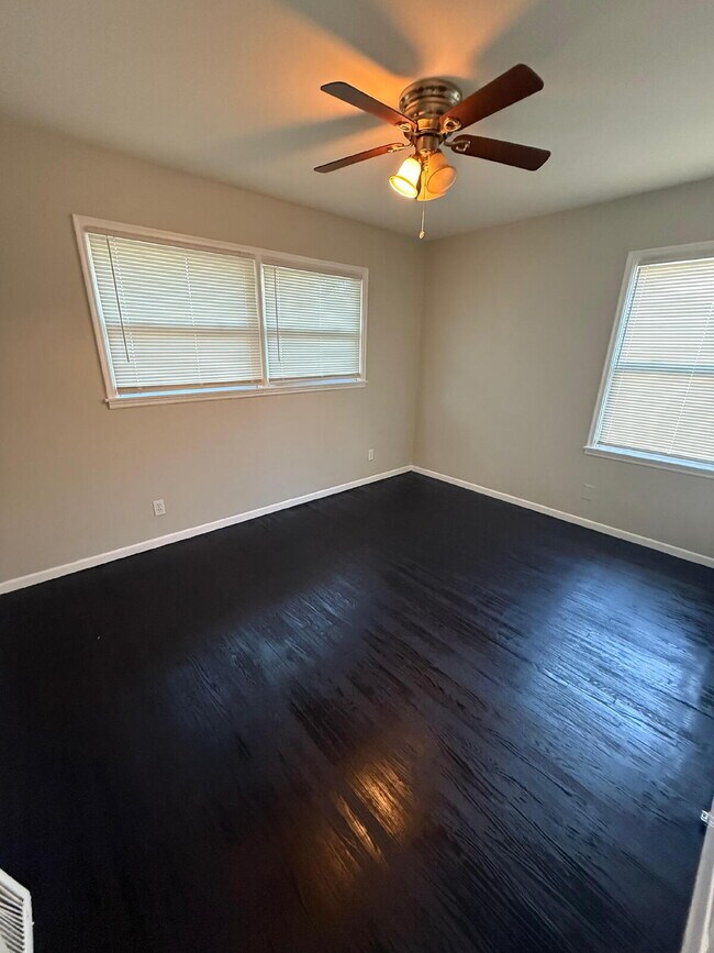 Building Photo - Beautiful 4-Bedroom Home for Rent in St. Louis – $1,800/Month