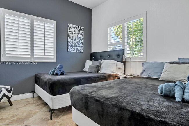 Building Photo - 205 N 31st Ave