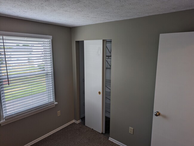 Building Photo - 440 Kennington Blvd