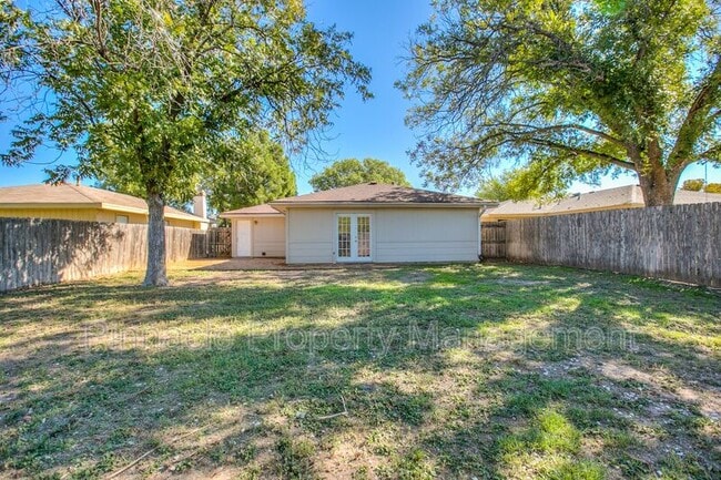 Building Photo - 1427 Gregory Dr