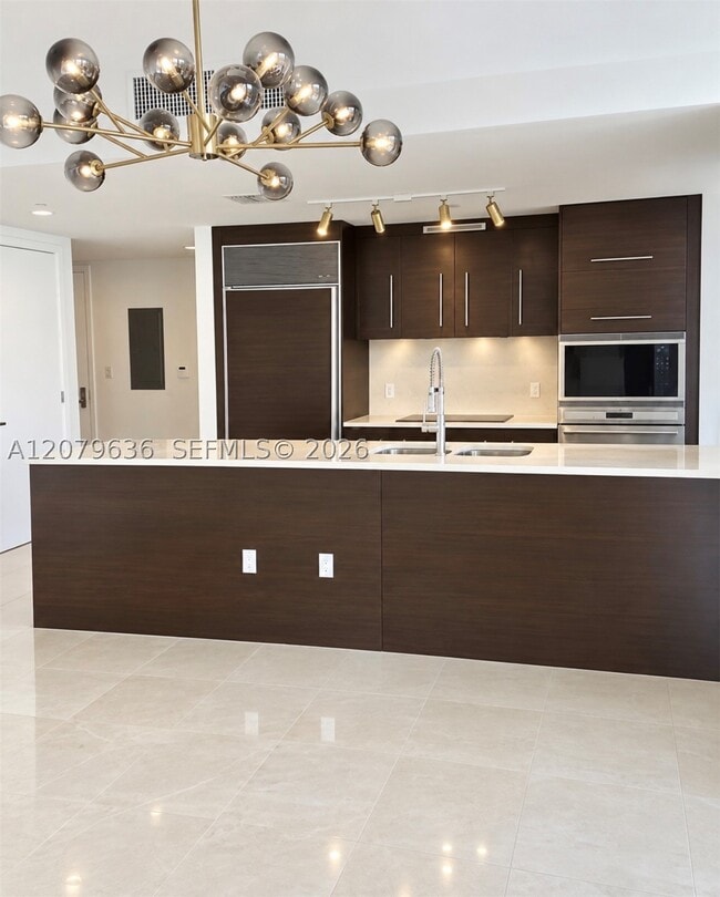 Building Photo - 475 Brickell Ave
