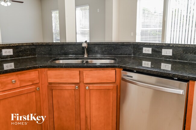 Building Photo - 5184 Johnson Lake Ct