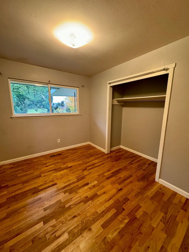 Building Photo - 3 Bedroom Home in West Valley! $200 off se...