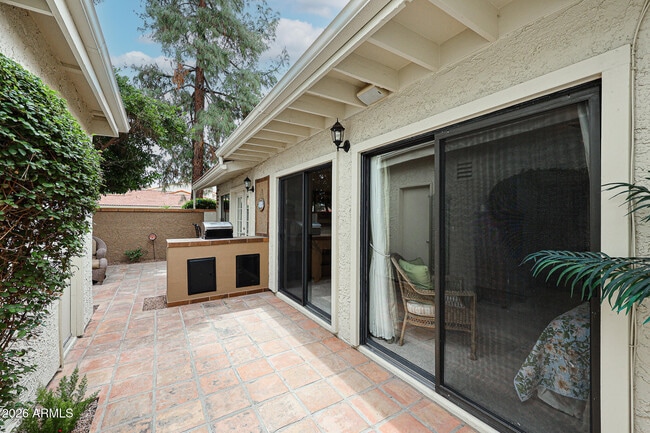 Building Photo - 7720 N Pinesview Dr