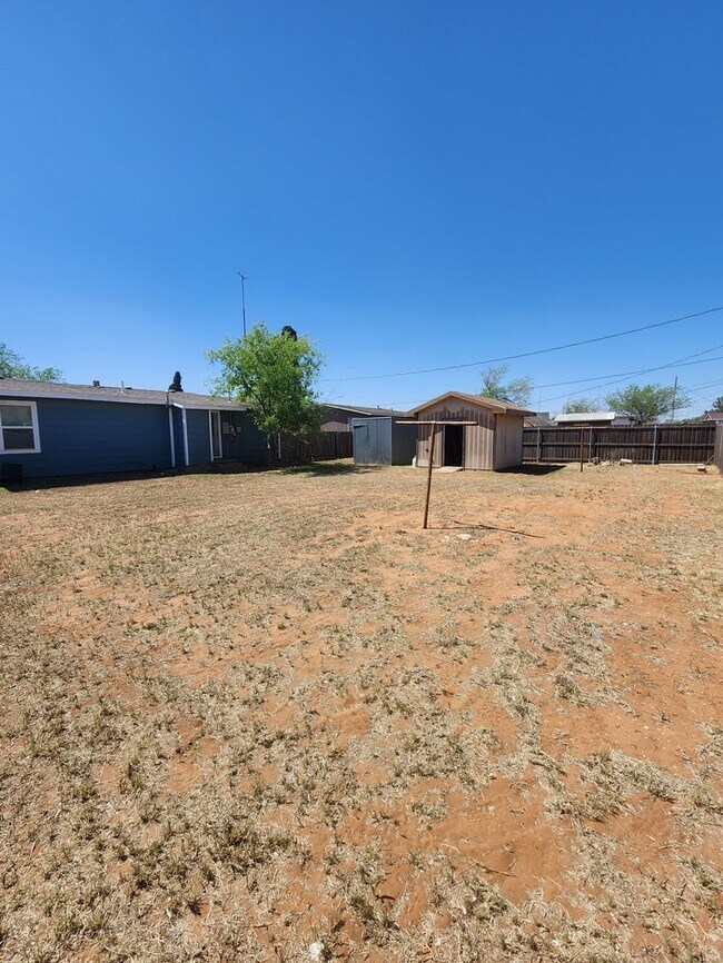 Building Photo - 205 Waverly Dr