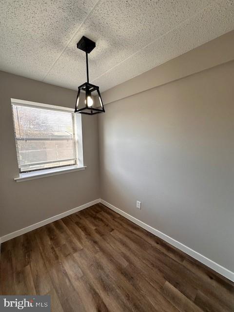 Building Photo - 1402 Valley Dr