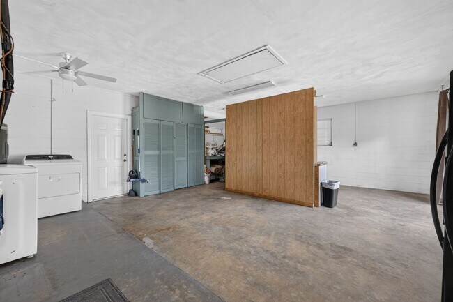 Building Photo - 677 Selkirk Dr