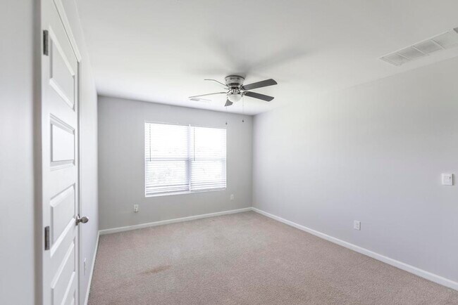 Building Photo - 200 Harrow Dr