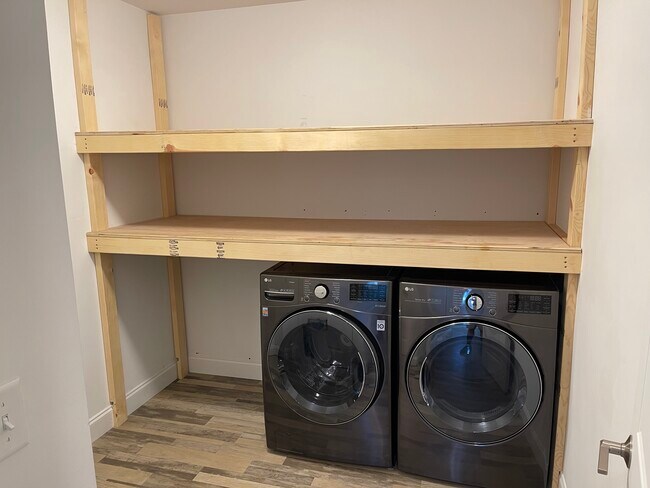 Building Photo - 410 Mayer Pl