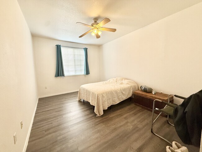 Building Photo - 3002 W Elizabeth St