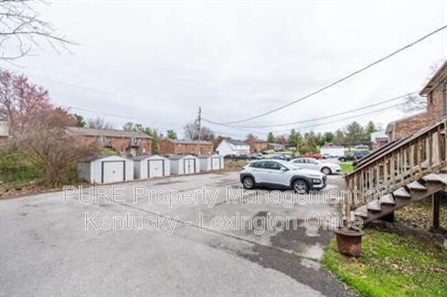Building Photo - 209 Landings Dr