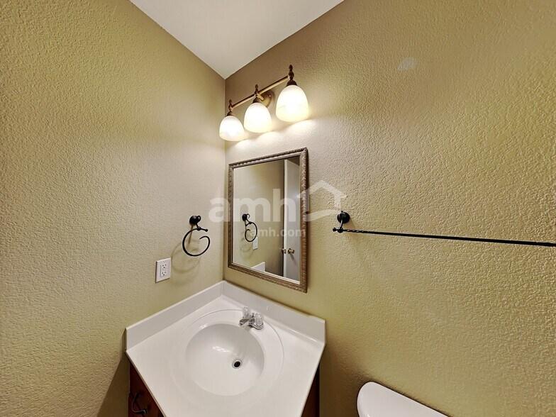 Building Photo - 13723 High Mesa Rd