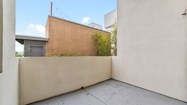 Building Photo - Beautiful 2Br/2Ba Townhome In Little Italy With Views Of The Bay! 3D Tour Link in Description Below!