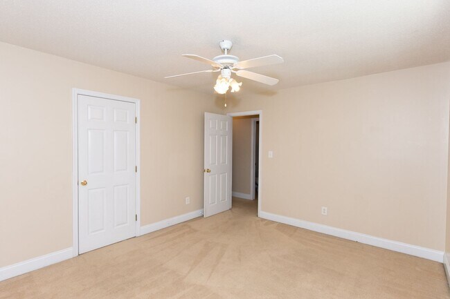 Building Photo - Great home in Hubert