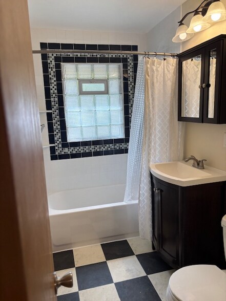 Building Photo - 3600 Urbandale Ave