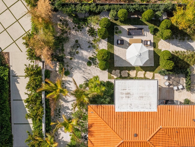 Building Photo - 3415 N Flagler Dr