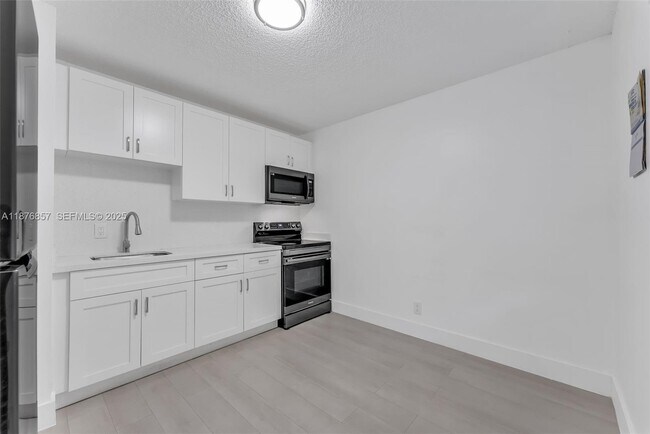 Building Photo - 19 SE 4th Terrace