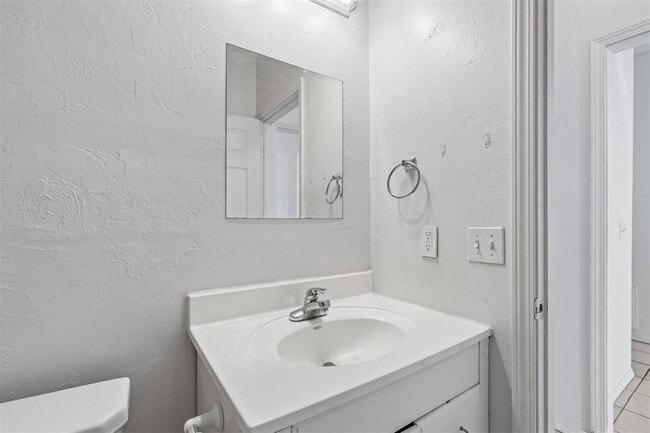 Building Photo - 1021 Shady Creek Cir