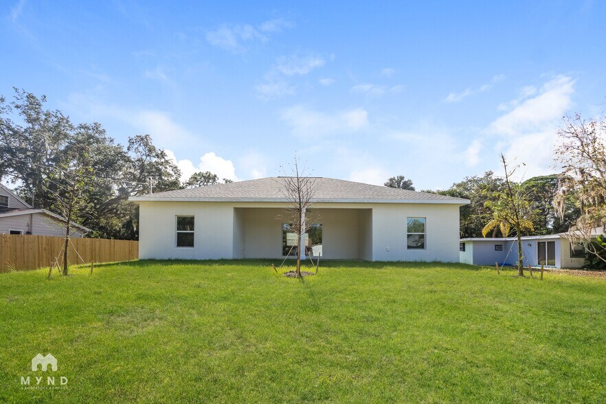 Building Photo - 18090 Crawford Ave