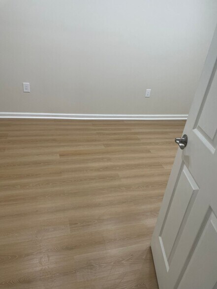 Building Photo - 167 N Grove St