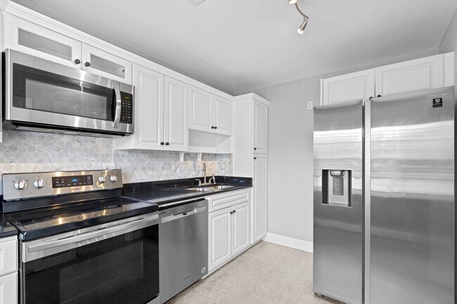 Building Photo - 259 Bloomfield Dr