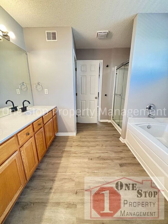 Building Photo - Luxury 5 bedroom, 4 bathroom Home Availabl...