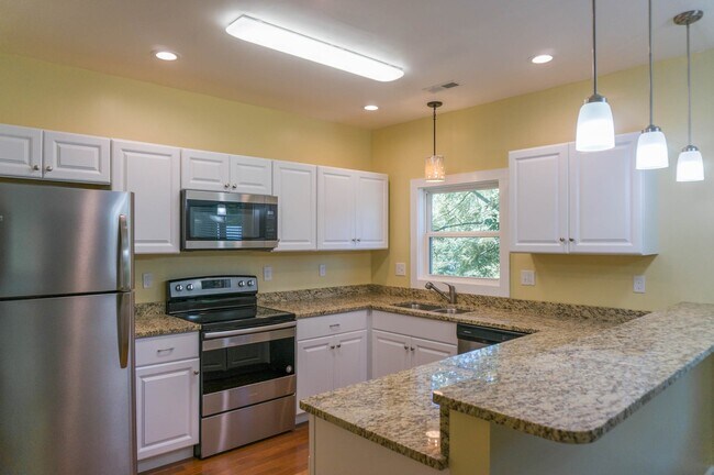 Building Photo - Beautiful Home in Prime West Asheville