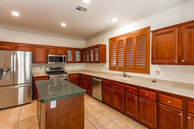 Building Photo - 3 Bedroom Summerlin South Beauty