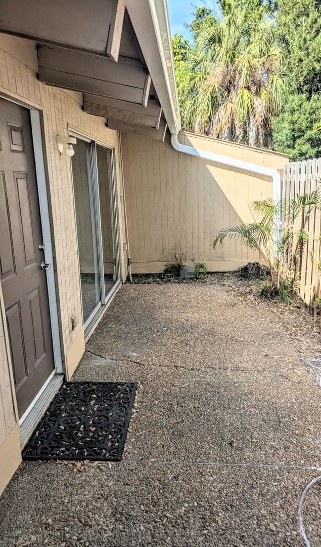 Building Photo - Annual Unfurnished 2/1 Condo in Downtown S...