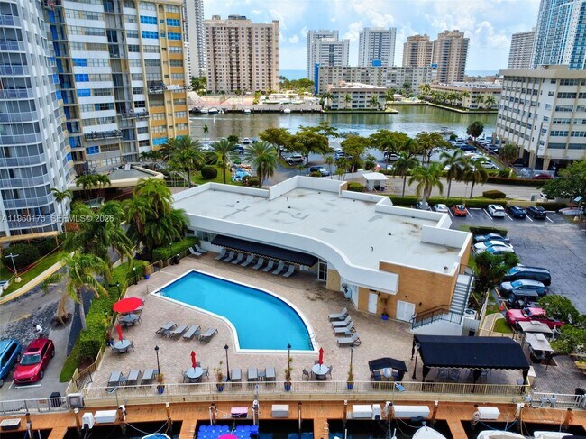 Building Photo - 100 Golden Isles Dr