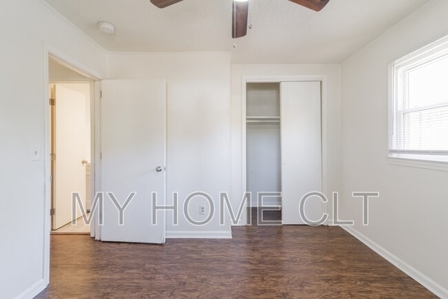 Building Photo - 1024 Houston St