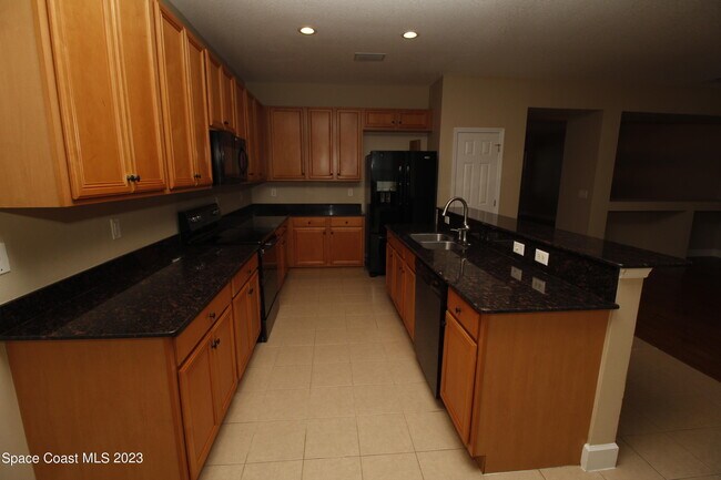 Building Photo - 480 Higgs Ave NW