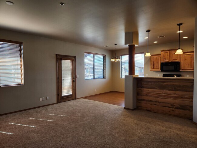 Building Photo - Bison Cove C8 ~ 2 bed / 2 bath