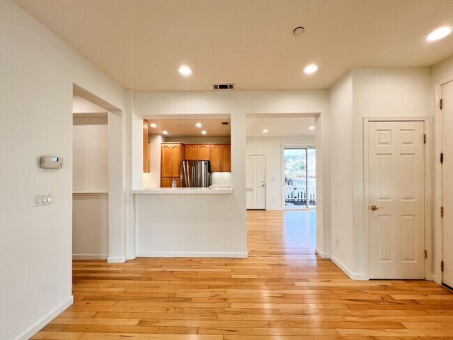 Building Photo - Three Bedroom Napa Home