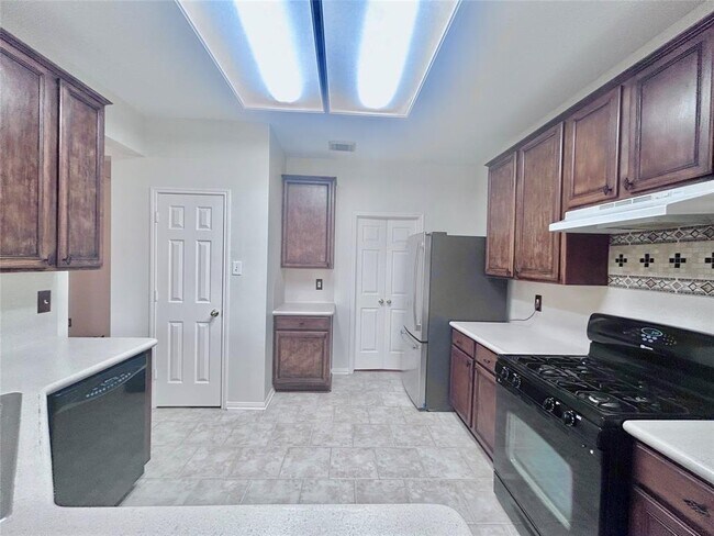 Building Photo - 2519 Silver Meadow Dr
