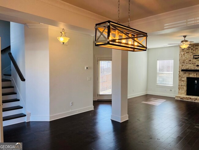 Building Photo - 371 Crestbrook Ln