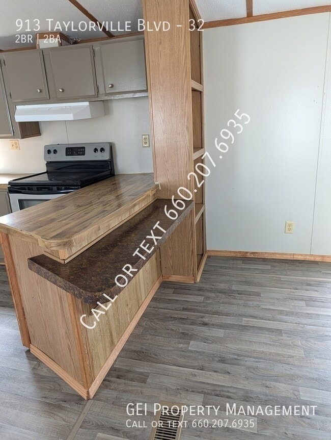 Building Photo - 913 N Taylorville Blvd