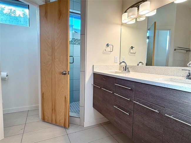 Building Photo - 416 Starlight Vlg Lp