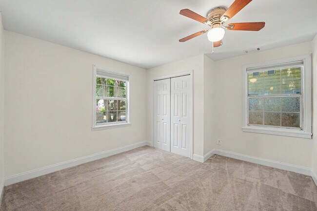Building Photo - 3 Bed 2 Bath Home with Great Outdoor Space!