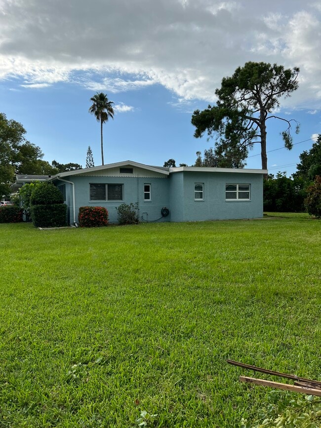 Building Photo - 1720 59th St S